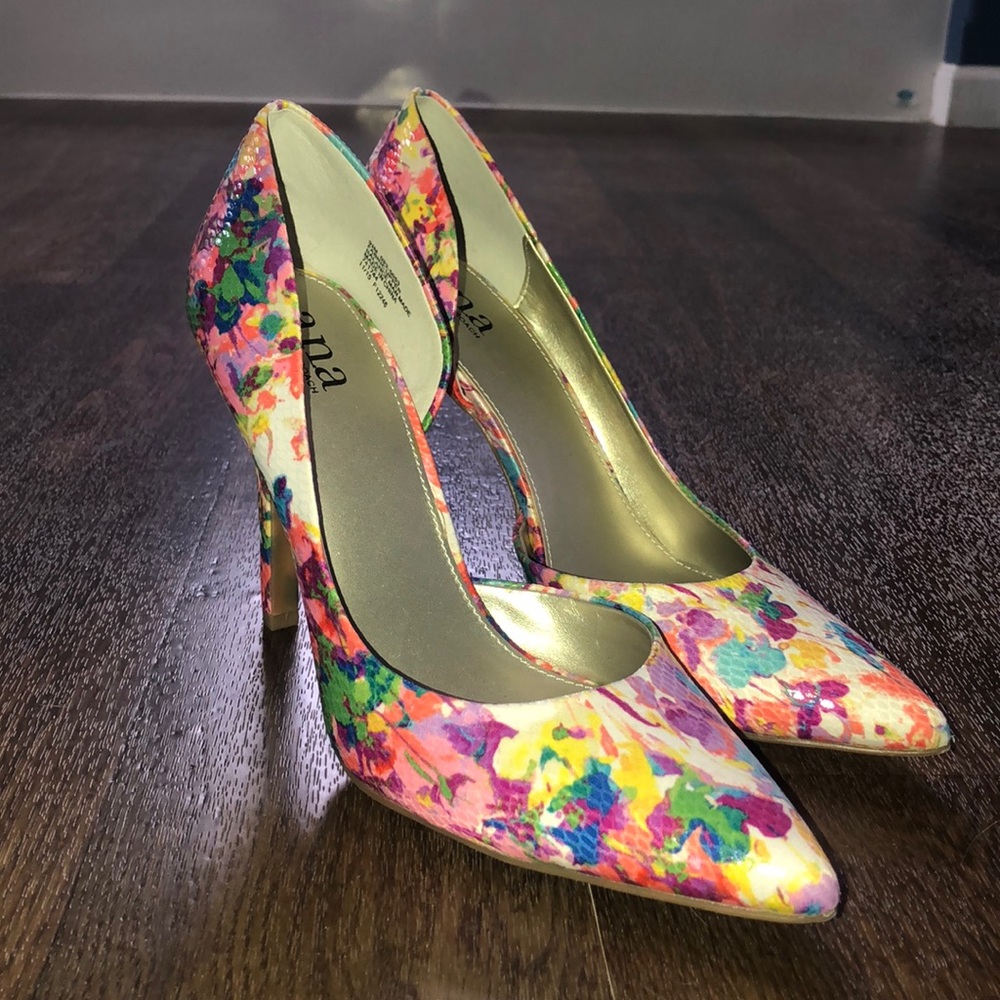 ANA Floral Pumps